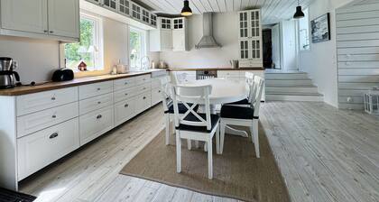 Nice house with sea view on Marstrand | SE09064