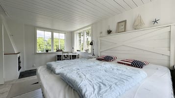 2 bedrooms, iron/ironing board, free WiFi