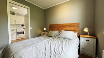 2 bedrooms, iron/ironing board, free WiFi