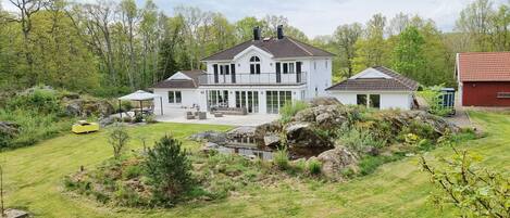 المنشأة من الخارج