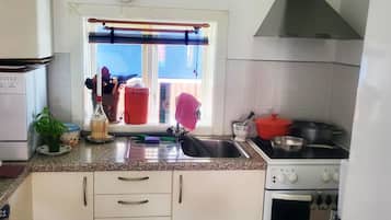 KylskÄp, mikrovÄgsugn, ugn och diskmaskin