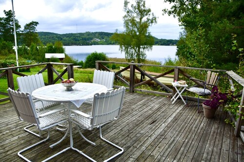 Schönes Ferienhaus auf einem Seegrundstück am See Bunn außerhalb von Gränna | SE05077