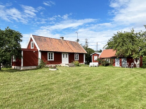Nice cottage on Öland with grazing sheep in the surroundings I SE04033