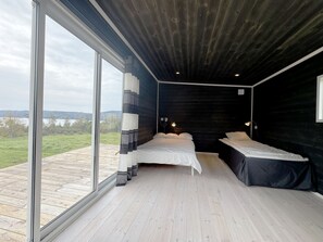 2 bedrooms, iron/ironing board, free WiFi