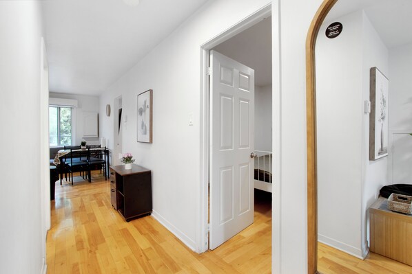 Interior - Welcome to our newly renovated 3-bedroom apartment in the heart of st Henri (Montréal)