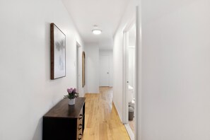 Interior - Welcome to our newly renovated 3-bedroom apartment in the heart of st Henri (Montréal)
