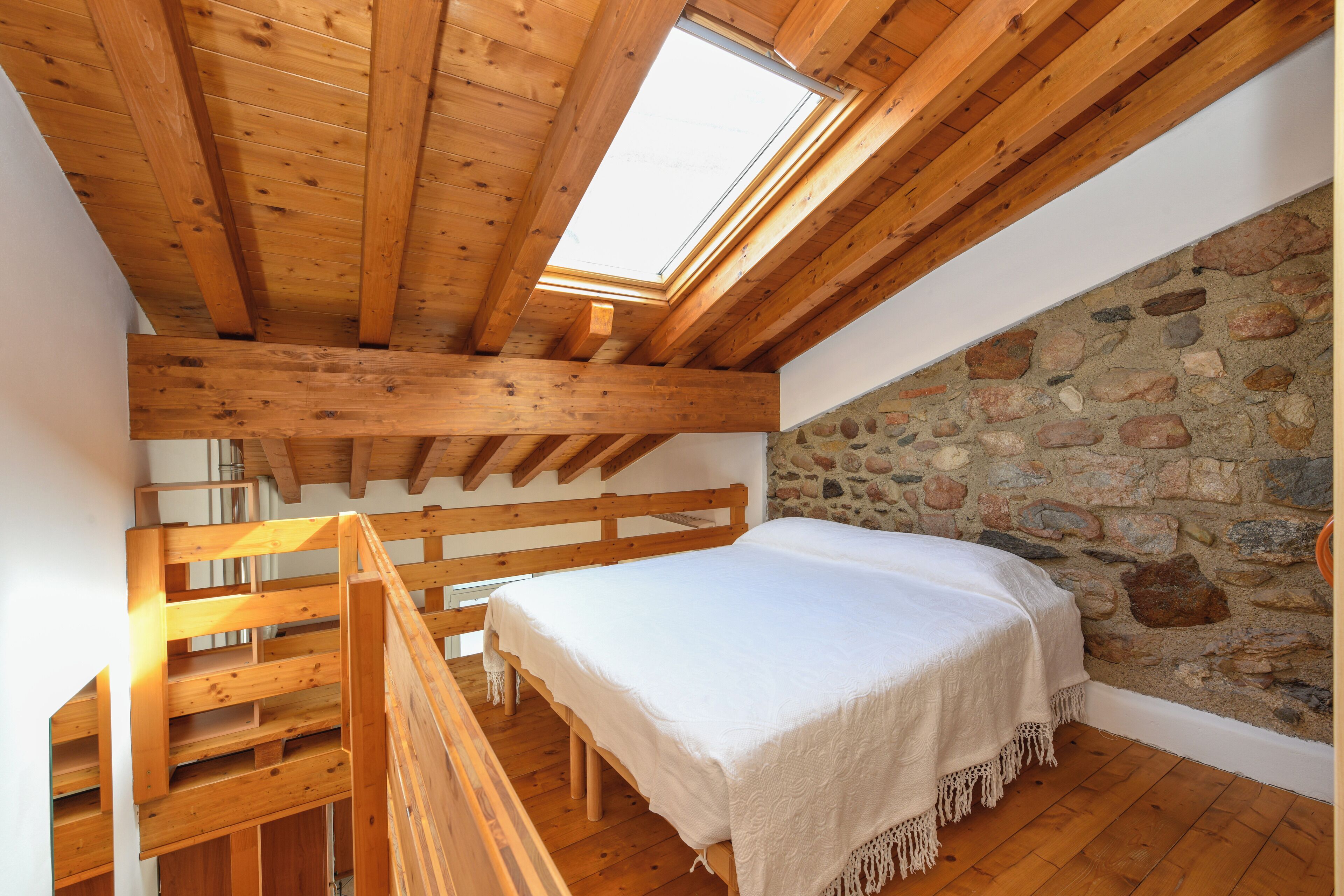 1 dormitorio, tabla de planchar con plancha, wifi y ropa de cama