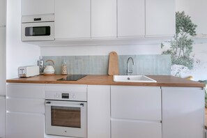 Frigorifero, microonde, forno, lavastoviglie
