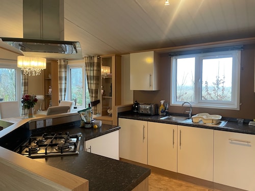 Lilac Lodge Retreat for 6, Set in One Acre of Land