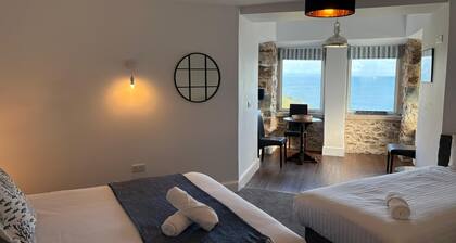 Marine Hotel