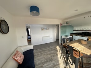 Appartement Familial, salle de bains attenante, vue mer (3 Bedroom apartment) | Bar lounge
