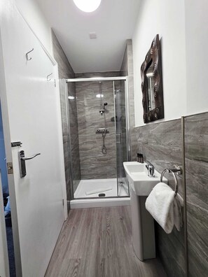 Familienapartment, mit Bad | Badezimmer