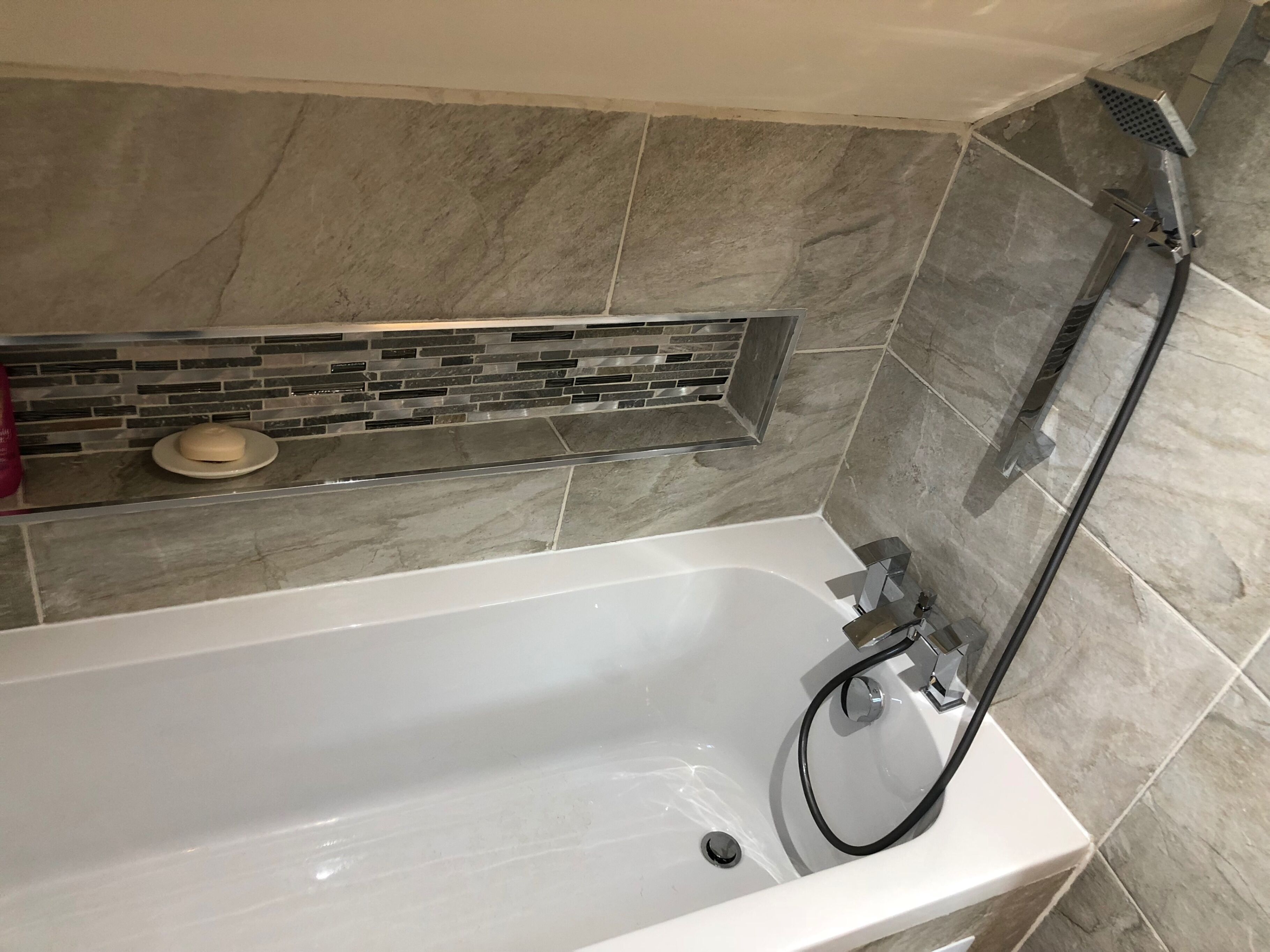 Cottage | Bathroom | Shower, deep-soaking bathtub, hair dryer, towels