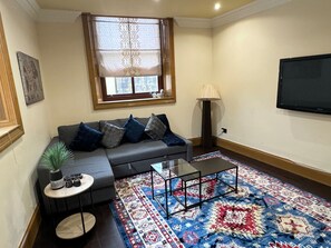 Cottage | Living area - Cozy Cottage Retreat in Glasgow (Glasgow)