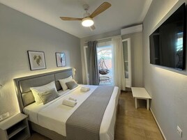 Superior Ground Floor Apartment | Cofres nos quartos, espaço de trabalho para notebook
