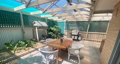 Anstey Keep - close to amenities, dog friendly! Off peak special!