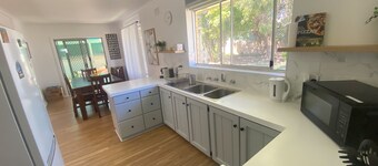 Anstey Keep - close to amenities, dog friendly! Off peak special!