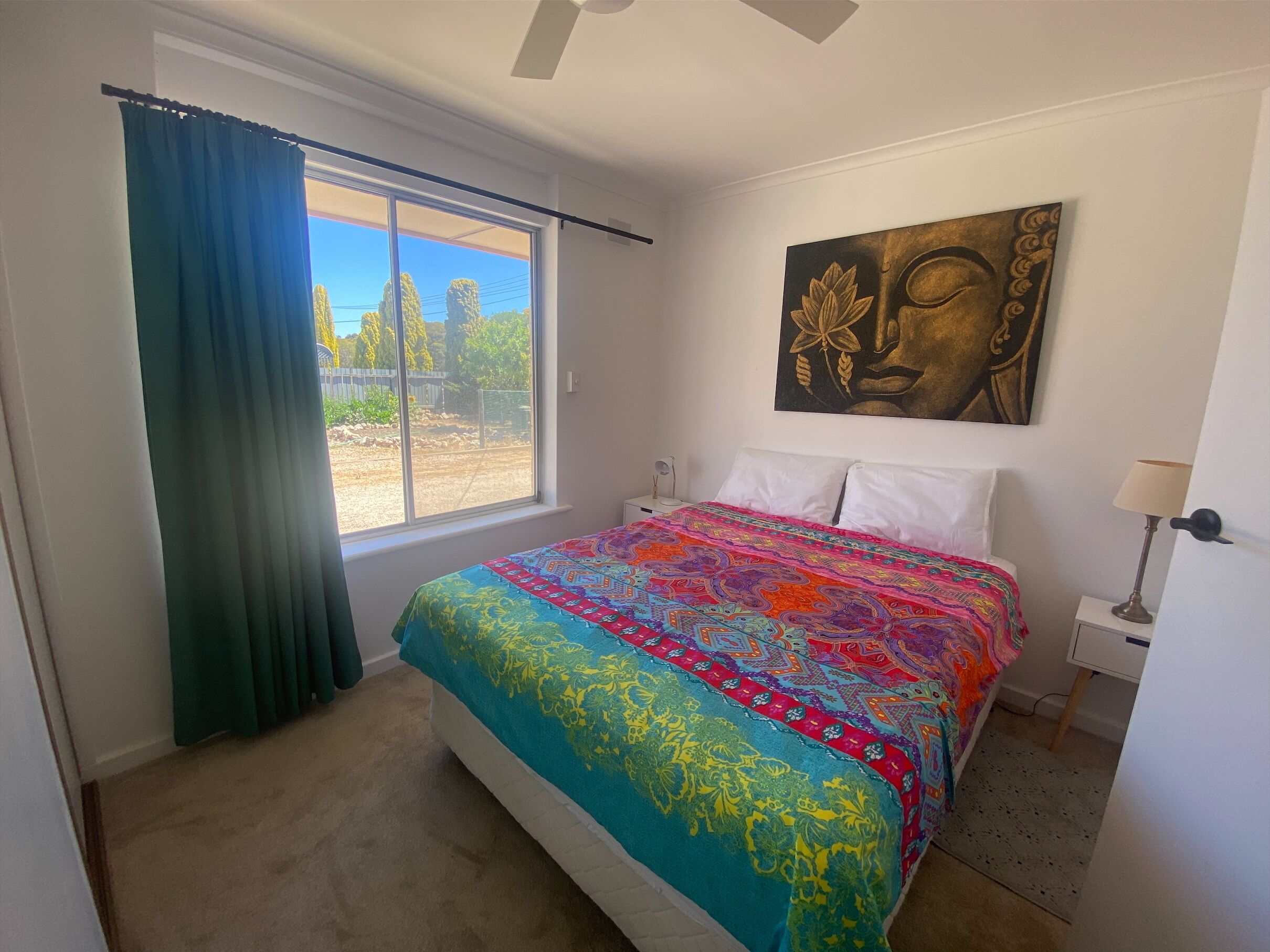 2 makuuhuonetta, silitysrauta/-lauta