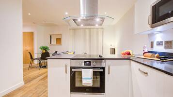 Deluxe Duplex | Private kitchen | Full-sized fridge, microwave, oven, stovetop