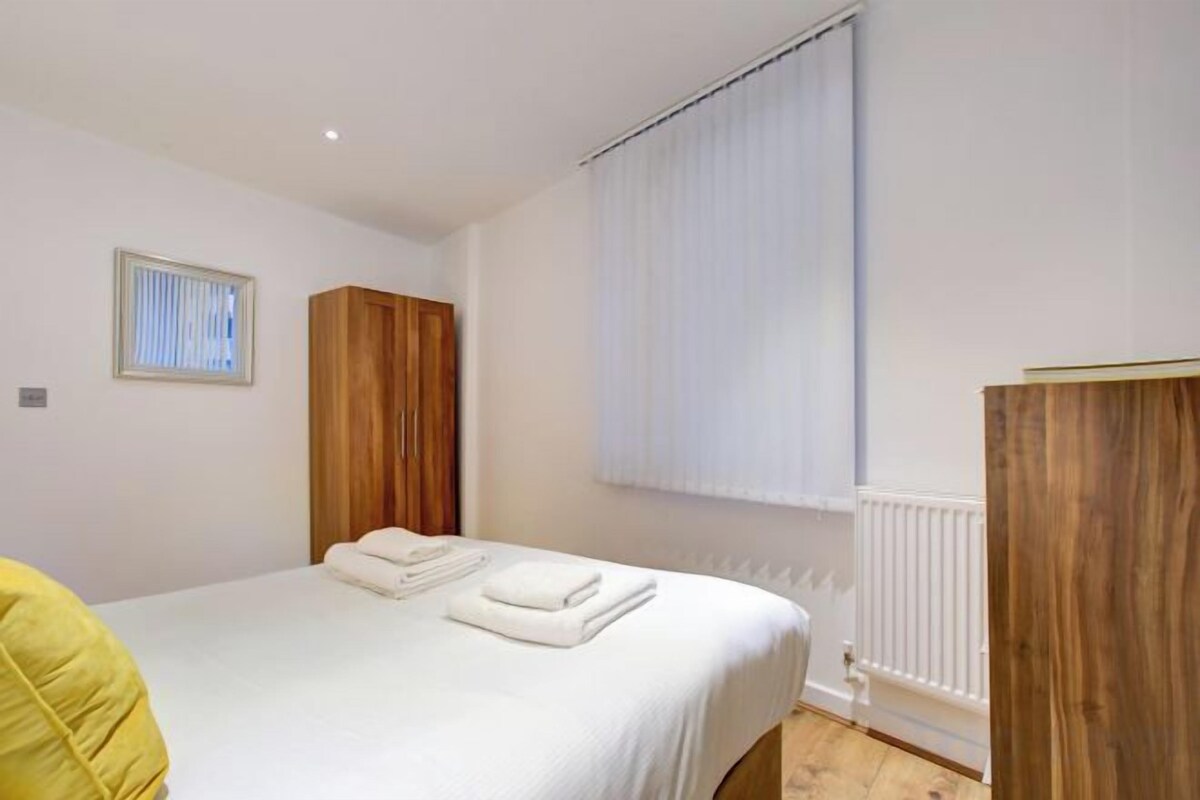 Desk, laptop workspace, soundproofing, iron/ironing board