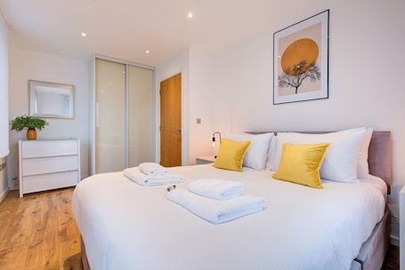 Desk, laptop workspace, soundproofing, iron/ironing board. Hybrid Resi Greenwich