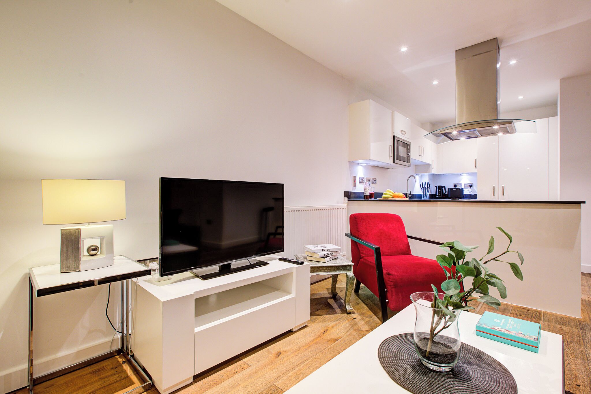 舒适复式 | 起居区 | 32-厘米纯平电视（配备数码频道）