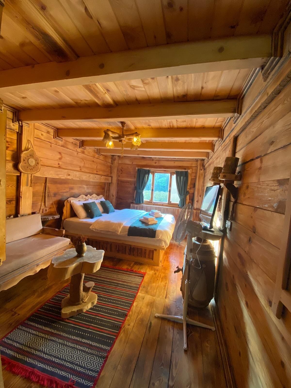 Luxury Room | Iron/ironing board, free WiFi