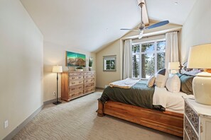 4 bedrooms, desk, iron/ironing board, travel cot