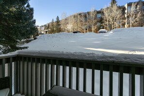 Condo, 2 Bedrooms | Property grounds