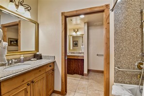 Villa, 1 chambre | Salle de bain | Serviettes fournies