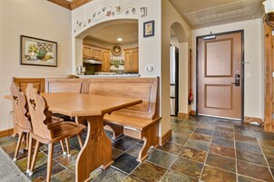 Villa, 1 Bedroom | Dining