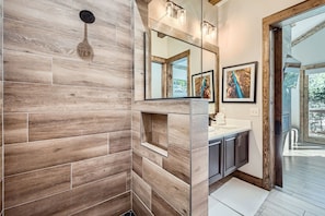 Casa de ciudad, 3 habitaciones | Baño | Toallas y shampoo 