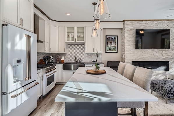 Townhome, 3 Bedrooms | Private kitchen