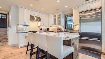 Huis, 4 slaapkamers | Privékeuken | Een koelkast, een oven, een koffiezetapparaat/waterkoker, een waterkoker