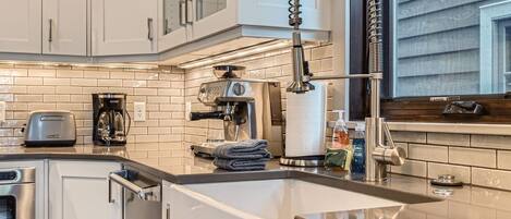 House, 4 Bedrooms | Private kitchen | Fridge, oven, coffee/tea maker, electric kettle