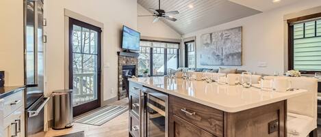 Casa, 4 habitaciones | Cocina privada | Refrigerador, horno, cafetera y tetera y tetera eléctrica