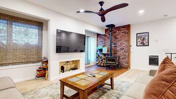 Condo, 3 Bedrooms | Living area | Smart TV