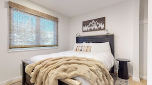 Condo, 3 Bedrooms | 3 bedrooms, free WiFi - Lakeview Villas #06 3 Bedroom Condo (Mammoth Lakes)