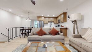 Smart-TV, Kamin, Tischfußball