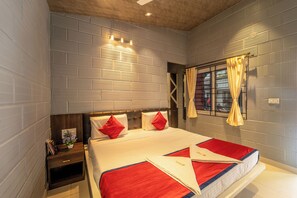 Phòng cách âm, bàn ủi/dụng cụ ủi quần áo 