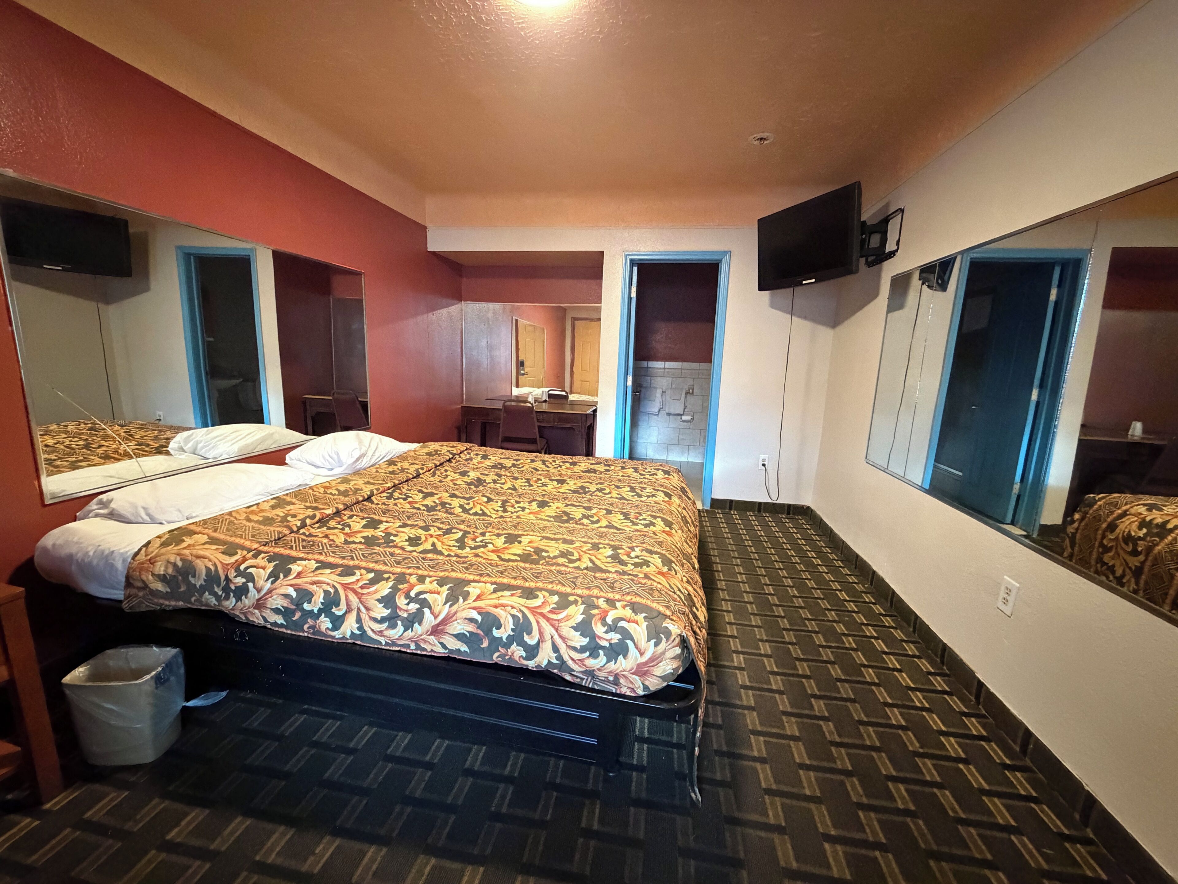 Habitación básica, 1 cama King size | Wifi gratis 