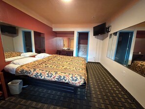 Basic Room, 1 King Bed - Deluxe Inn Motel (Detroit)