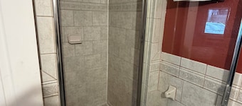 Deluxe Inn Motel