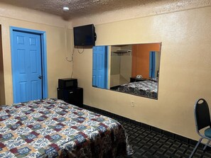 Basic Room, 1 King Bed | Free WiFi