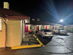 Exterior - Deluxe Inn Motel (Detroit)