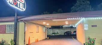 Deluxe Inn Motel