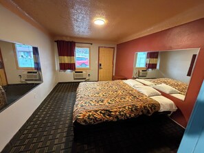Basic Room, 1 King Bed | Free WiFi, bed sheets - Deluxe Inn Motel (Detroit)