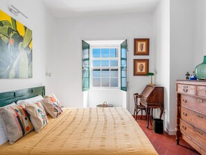 2 habitaciones, tabla de planchar con plancha, internet y ropa de cama 