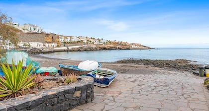 Traditional Canary house next to the Beach