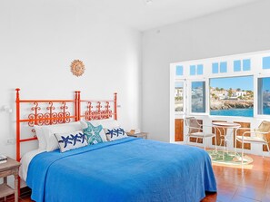 2 Schlafzimmer, Schreibtisch, Bügeleisen/Bügelbrett, Reisekinderbett